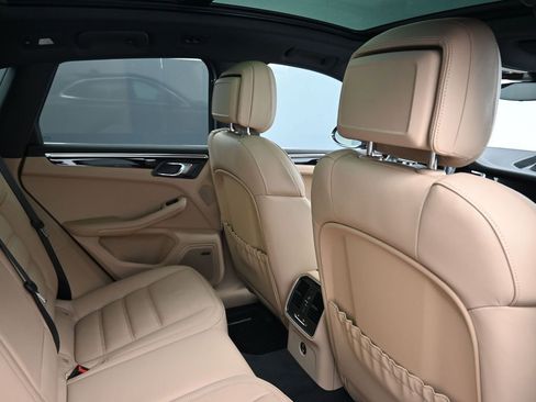 Certified 2026 Porsche Macan S AWD/4WD image 7