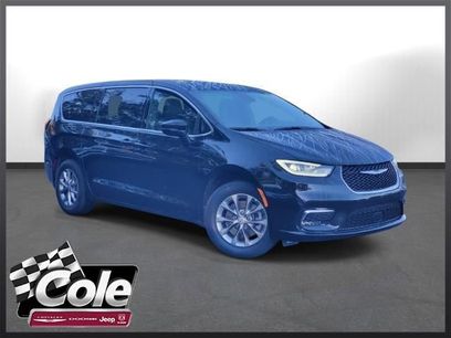 New 2026 Chrysler Pacifica Select