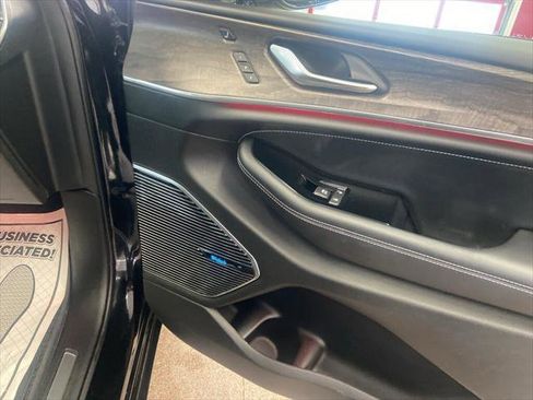 Certified 2022 Jeep Grand Cherokee L Overland w/ Luxury Tech Group IV image 24