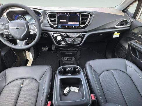 New 2026 Chrysler Voyager LX image 11