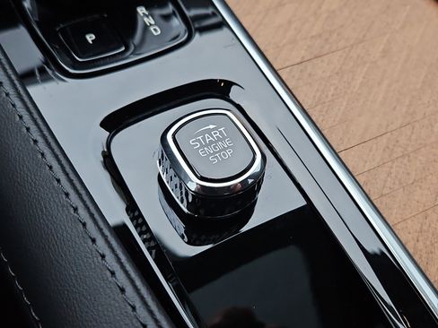 Used 2024 Volvo XC90 B5 Plus image 19