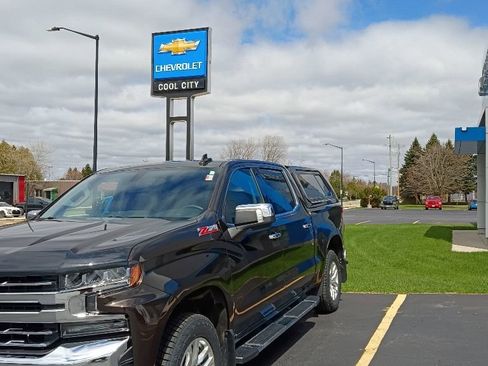 Used 2019 Chevrolet Silverado 1500 LTZ w/ Z71 Off-Road Package AWD/4WD image 2