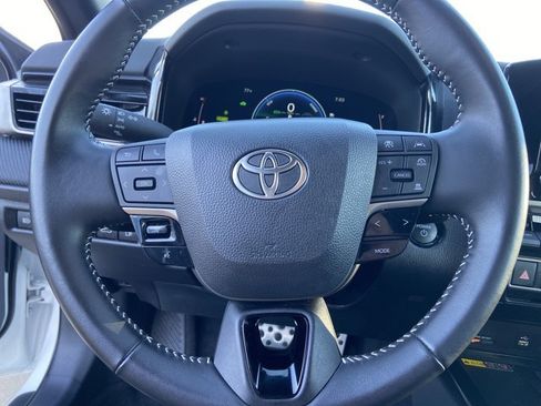 Used 2025 Toyota Camry SE FWD image 37