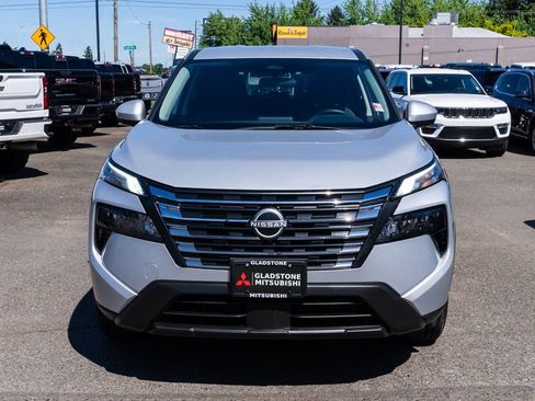 Used 2025 Nissan Rogue SV FWD image 2