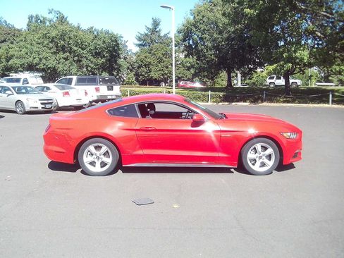 Used 2017 Ford Mustang Coupe RWD image 6
