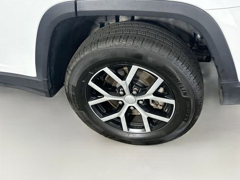 Used 2024 Jeep Grand Cherokee L Limited w/ Luxury Tech Group II image 11