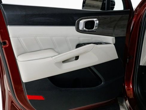 Certified 2024 Kia Sorento SX image 7