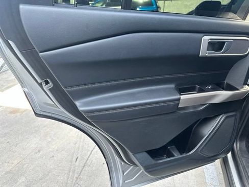 Used 2023 Ford Explorer XLT RWD image 7