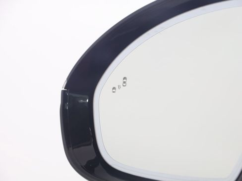 Used 2025 Lincoln Nautilus Premier image 25