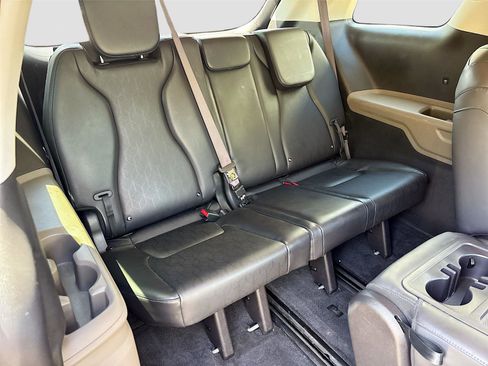 Used 2025 Kia Carnival FWD image 28