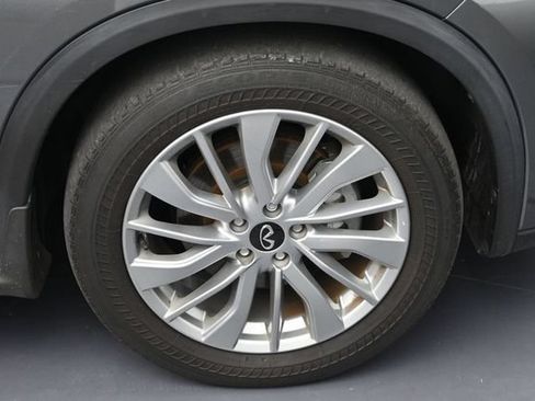 Used 2023 INFINITI QX50 Luxe w/ Accent Package FWD image 6