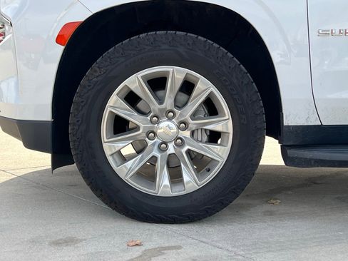 Used 2022 Chevrolet Suburban Premier w/ Premium Package image 8