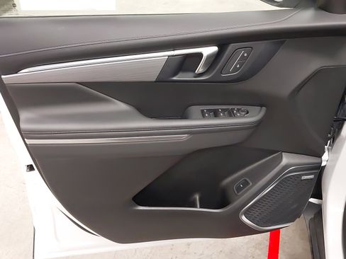 Used 2025 Buick Enclave Preferred AWD/4WD image 24