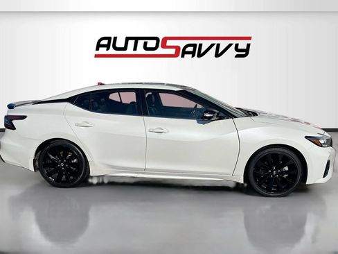 Used 2022 Nissan Maxima SR w/ Sport Mat Group FWD image 8