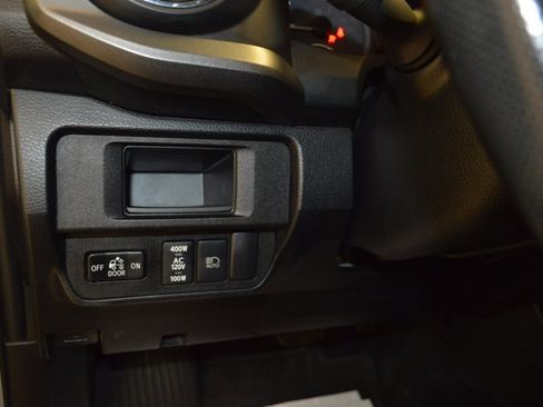 Used 2019 Toyota Tacoma TRD Sport image 16