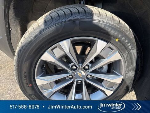 Used 2025 Chevrolet Equinox LT w/ Safety and Technology Package image 3