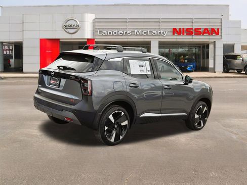 New 2026 Nissan Kicks SR w/ Cold Weather Package FWD image 3