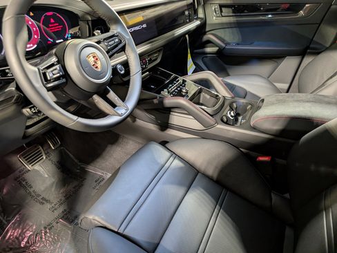 New 2026 Porsche Cayenne GTS AWD/4WD image 4
