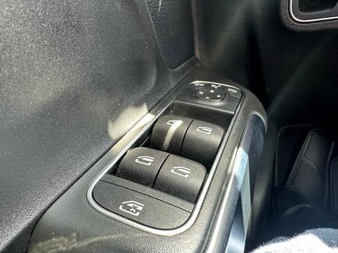 Used 2021 Mercedes-Benz GLB 250 image 13