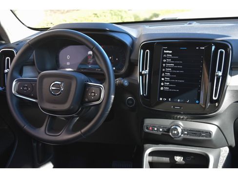 Certified 2025 Volvo XC40 B5 Ultra w/ Protection Package Premier image 19