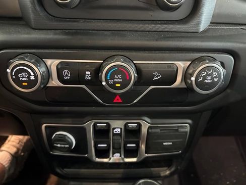 Used 2019 Jeep Wrangler Unlimited Sport S AWD/4WD image 18