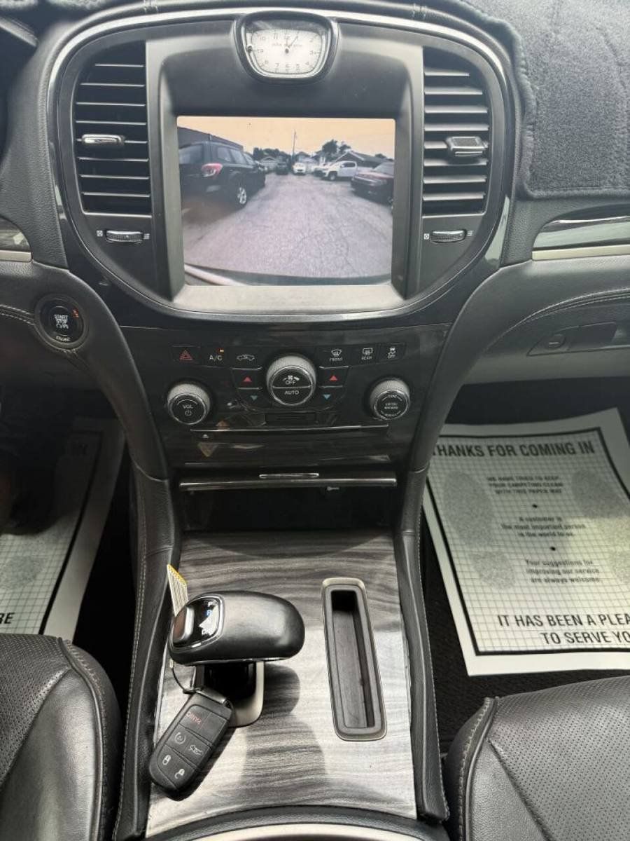 Used 2014 Chrysler 300 C RWD image 15