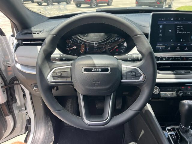 Used 2025 Jeep Compass Limited AWD/4WD image 17