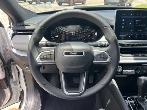 Used 2025 Jeep Compass Limited AWD/4WD image 17