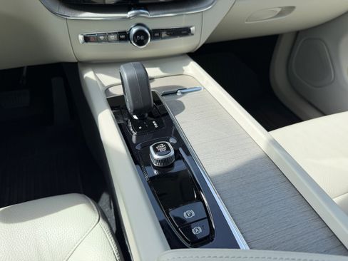 Certified 2023 Volvo XC60 B5 Plus w/ Climate Package image 16