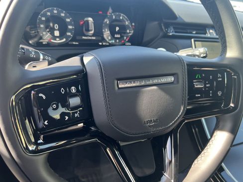 New 2025 Land Rover Range Rover Velar Dynamic SE image 11