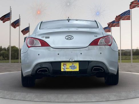 Used 2010 Hyundai Genesis 3.8 RWD image 6