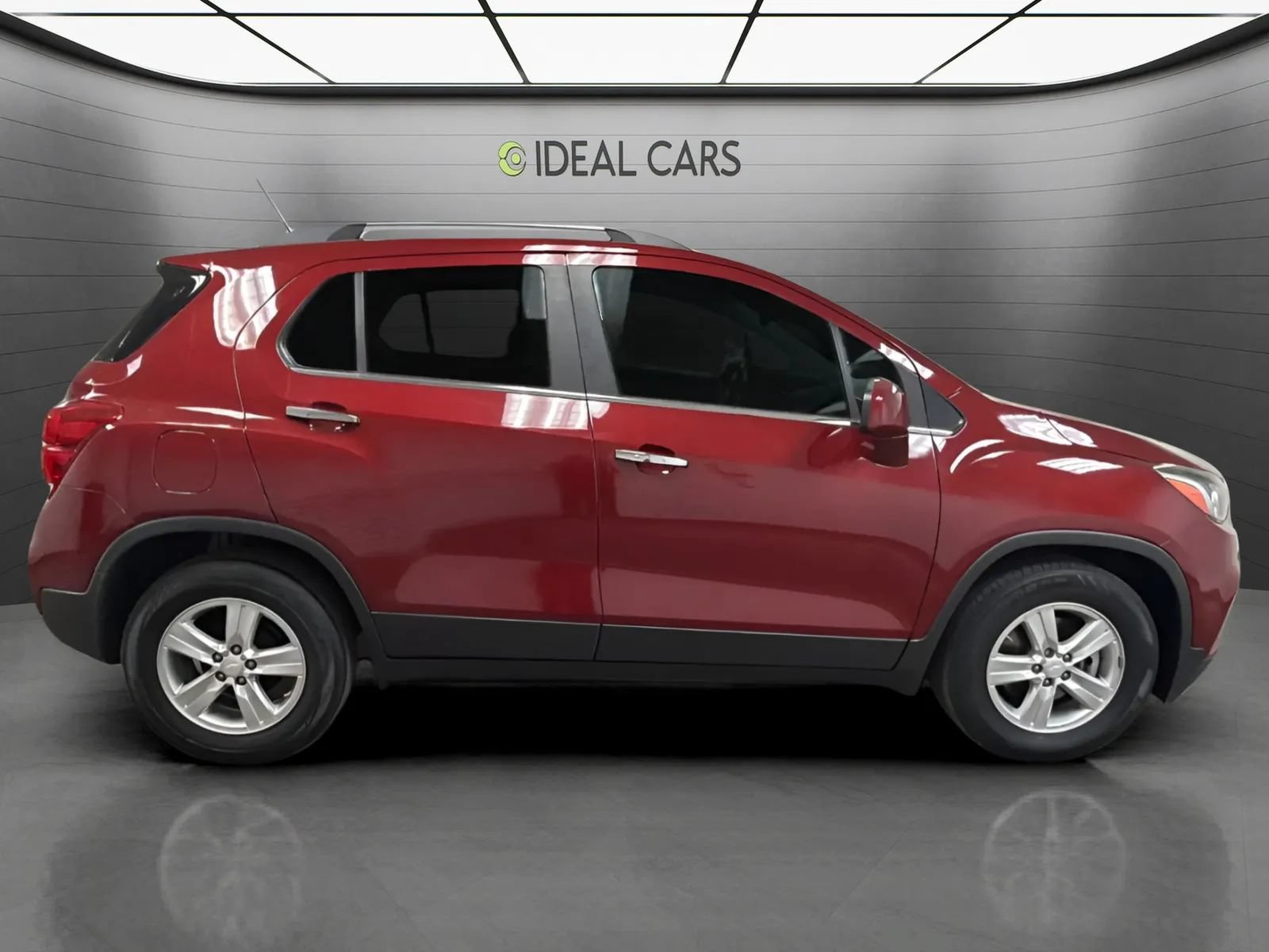 Used 2019 Chevrolet Trax LT w/ LT Convenience Package FWD image 4