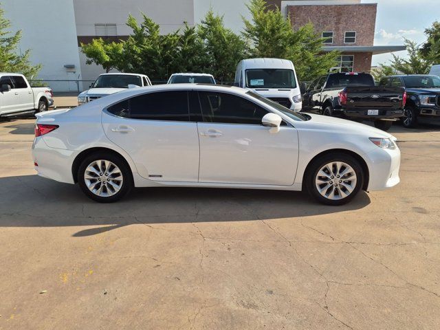 Used 2015 Lexus ES 300h w/ Navigation System Package FWD image 4