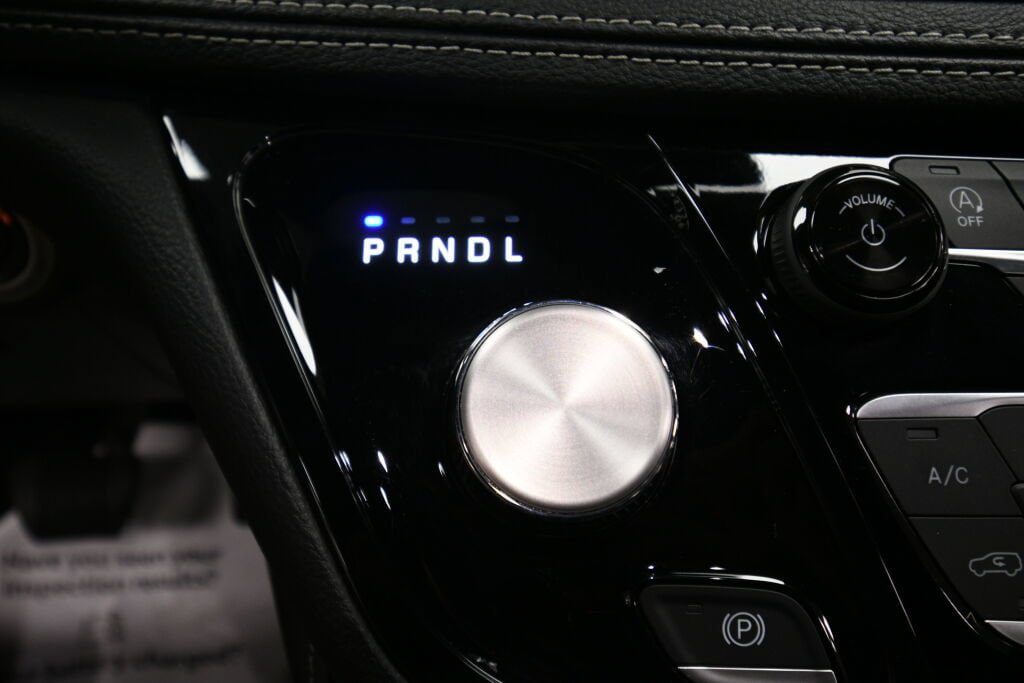 Used 2025 Chrysler Pacifica Limited FWD image 25