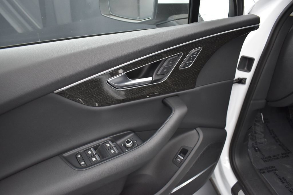 Used 2022 Audi Q7 3.0T Premium Plus w/ Premium Plus Package AWD/4WD image 6