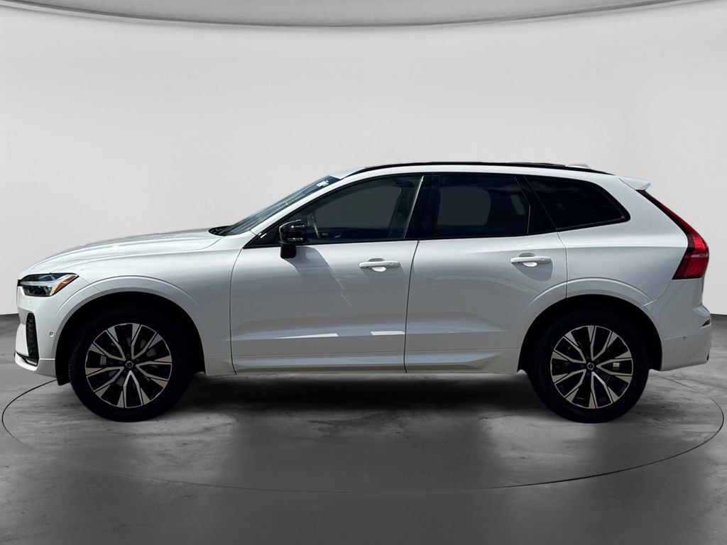 Used 2025 Volvo XC60 B5 Plus AWD/4WD image 4