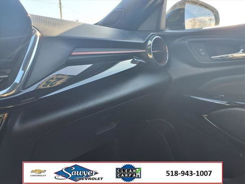 Used 2025 Chevrolet Trax RS w/ Sunroof Package image 18
