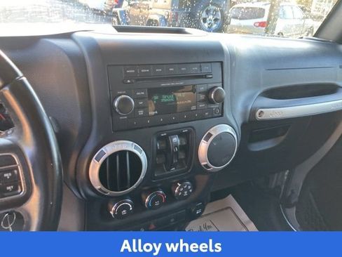 Used 2017 Jeep Wrangler Unlimited Sahara AWD/4WD image 21