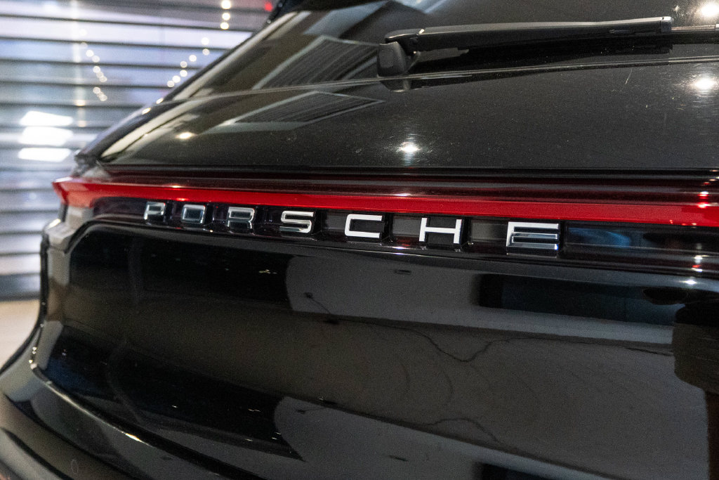 Certified 2023 Porsche Macan S AWD/4WD image 15