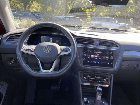Used 2022 Volkswagen Tiguan SE image 10