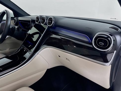 Certified 2025 Mercedes-Benz GLC 300 image 30