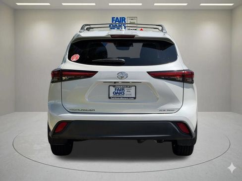 Used 2023 Toyota Highlander XLE AWD/4WD image 9