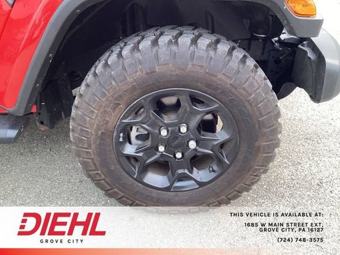 Used 2023 Jeep Gladiator Sport AWD/4WD image 9