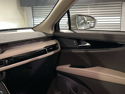 Used 2023 Lincoln Nautilus Reserve AWD/4WD image 27