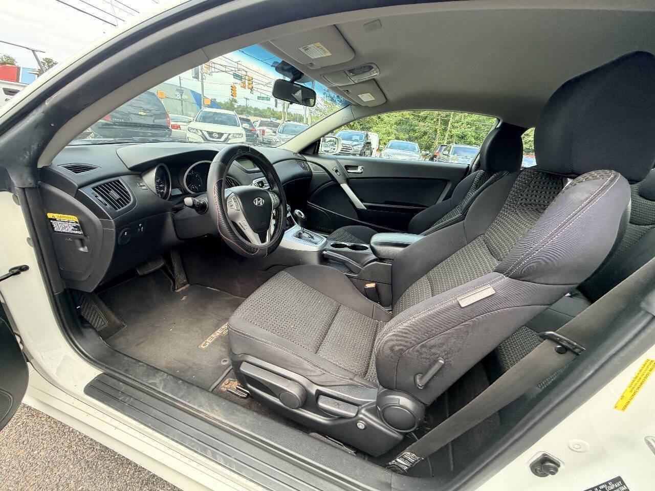 Used 2010 Hyundai Genesis 2.0T RWD image 23
