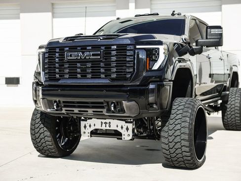 Used 2024 GMC Sierra 3500 Denali Ultimate image 18