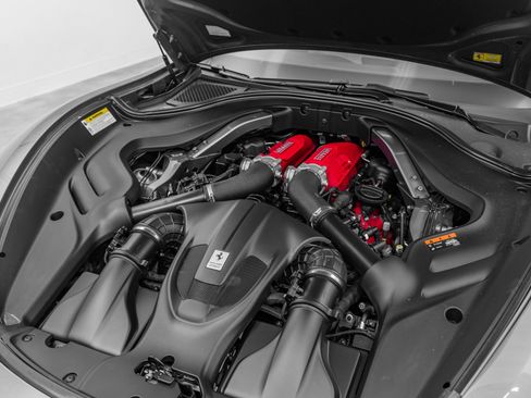 Certified 2022 Ferrari Roma image 18