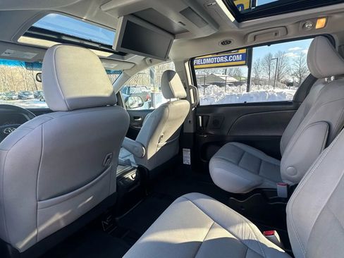 Used 2015 Toyota Sienna Limited image 24