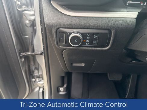 Used 2023 Ford Explorer XLT w/ Equipment Group 202A RWD image 12