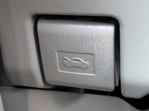 Used 2010 Toyota Prius Two image 32